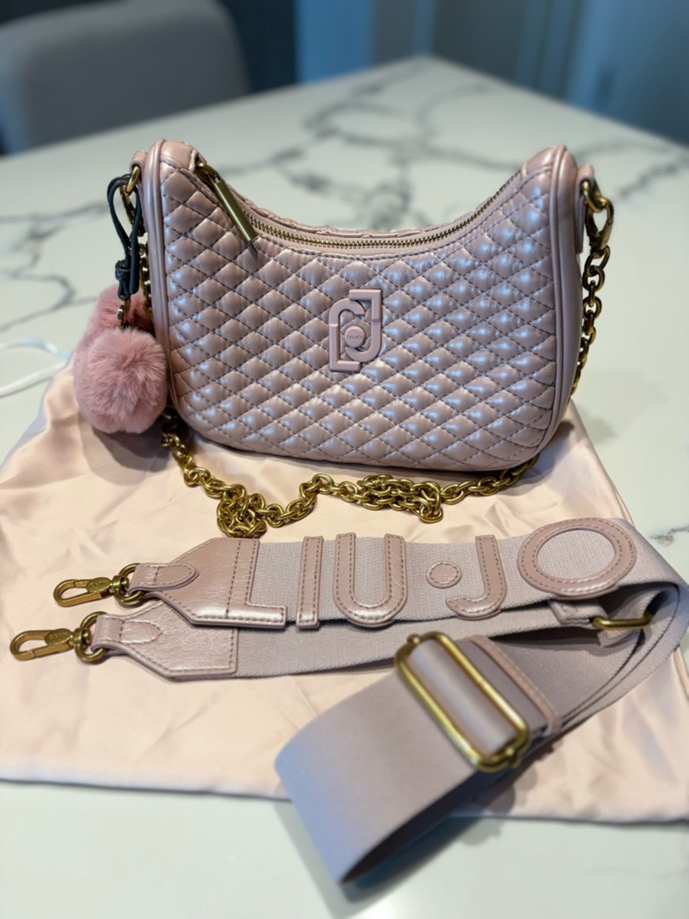 Liu Jo Quilted Shoulder Bag in Light Blush with Gold Chain